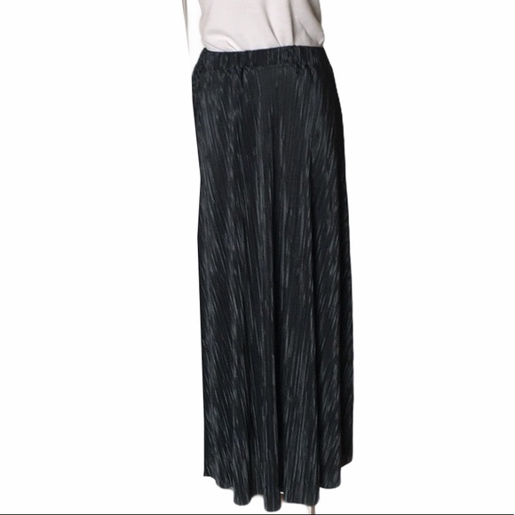 Missguided Dresses & Skirts - Missguided Green Accordion Long Skirt NWT …